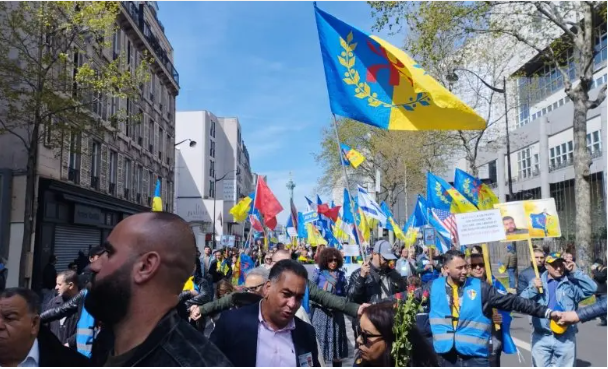 DEPUIS PARIS LE PEUPLE KABYLE RÉCLAME LAUTODÉTERMINATION ET DÉNONCE