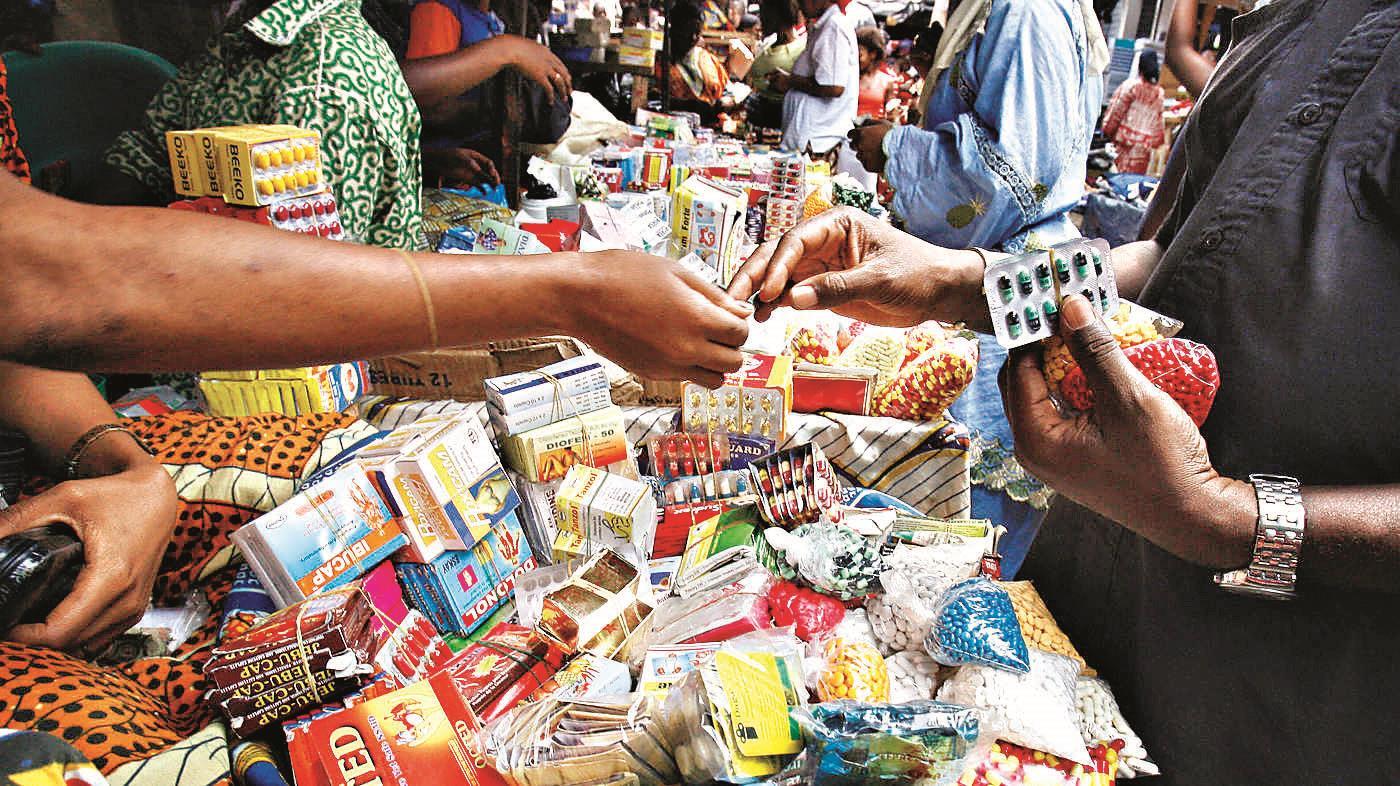 LES AFRICAINS EN MAL DE MÉDICAMENTS 1 LES AFRICAINS EN MAL DE MÉDICAMENTS