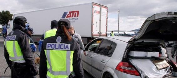ALGESIRAS: 520 Kg DE COCAÏNE, 2 MOTOS, 5 VOITURES, UNE CAMIONNETTE, UN TRACTEUR, UNE REMORQUE...ET 8 PERSONNES INCULPÉS 1 ALGESIRAS: 520 Kg DE COCAÏNE, 2 MOTOS, 5 VOITURES, UNE CAMIONNETTE, UN TRACTEUR, UNE REMORQUE...ET 8 PERSONNES INCULPÉS