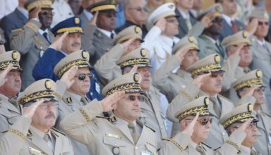 ALGÉRIE: BOUTEFLIKA DÉMIS DE LEURS FONCTIONS 7 GÉNÉRAUX ET INTERDIT À 5 AUTRES DE QUITTER LE TERRITOIRE ALGÉRIEN