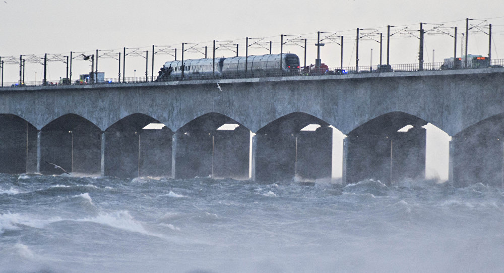 DANEMARK: UN TRAIN PERCUTE UN AUTRE SUR UN PONT. LOURD BILAN 1 DANEMARK: UN TRAIN PERCUTE UN AUTRE SUR UN PONT. LOURD BILAN