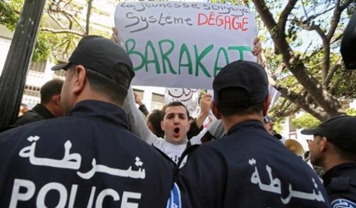 Les Algériens marchent contre un cinquième mandat de Bouteflika