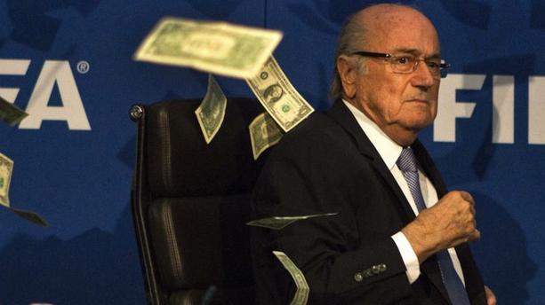 À UNE SEMAINE DU CONGRÈS DE LA FIFA, BLATTER ATTAQUE INFANTINO ET DÉCIDE DE LE TRAINER DEVANT LA JUSTICE