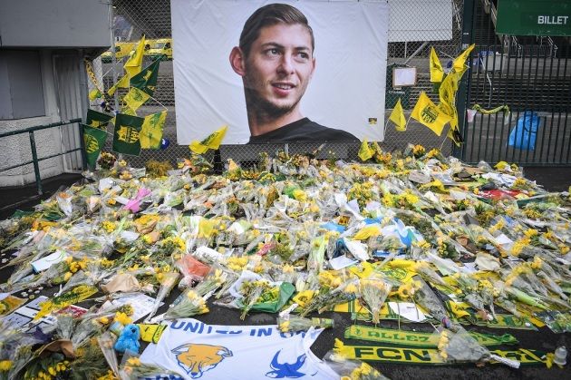 MORT TRAGIQUE DU FOOTBALLEUR ARGENTIN EMILIANO SALA DANS UN CRASH D'AVION : DE NOUVELLES FRACASSANTES RÉVÉLATIONS 1 MORT TRAGIQUE DU FOOTBALLEUR ARGENTIN EMILIANO SALA DANS UN CRASH D'AVION : DE NOUVELLES FRACASSANTES RÉVÉLATIONS