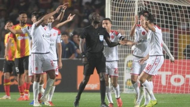 ENFIN !: RÉVÉLATION SURPRENANTE SUR LA FINALE DE LA LIGUE DES CHAMPIONS D’AFRIQUE 2019 PERDUE PAR LE WYDAD : LE PRÉSIDENT DE LA COMMISSION JURIDIQUE DE L’ESPÉRANCE SPORTIVE DE TUNIS VIENT DE DÉVOILER LES DESSOUS DU DOSSIER 1 ENFIN !: RÉVÉLATION SURPRENANTE SUR LA FINALE DE LA LIGUE DES CHAMPIONS D’AFRIQUE 2019 PERDUE PAR LE WYDAD : LE PRÉSIDENT DE LA COMMISSION JURIDIQUE DE L’ESPÉRANCE SPORTIVE DE TUNIS VIENT DE DÉVOILER LES DESSOUS DU DOSSIER