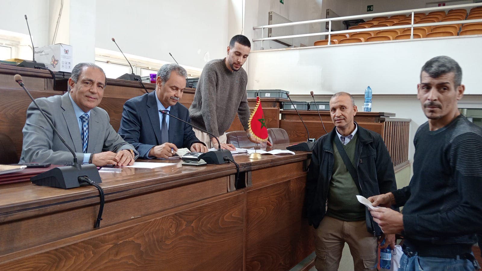 Un convoglio del consolato di Napoli serve uomini d’affari marocchini in Polestina, nel sud Italia