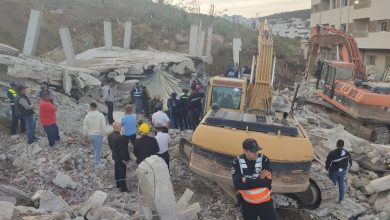Urgent.. La récupération d’un corps sous les décombres du bâtiment Al-Rahra est probable celle du gardien du bâtiment