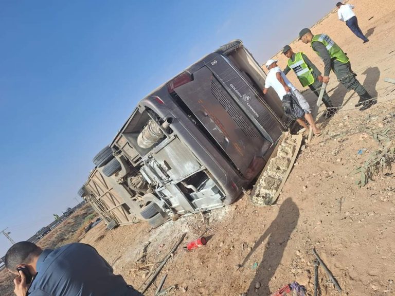 Un bus militaire se renverse entre Marrakech et Agadir, faisant de nombreuses victimes