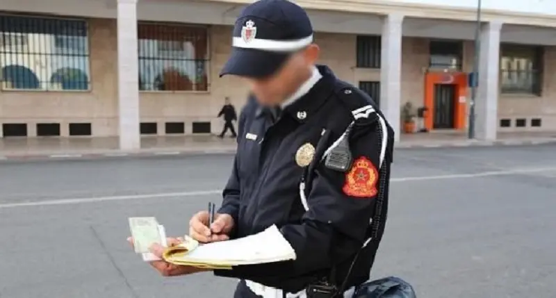 Des militants félicitent un policier qui a dressé une contravention contre son fils à Essaouira