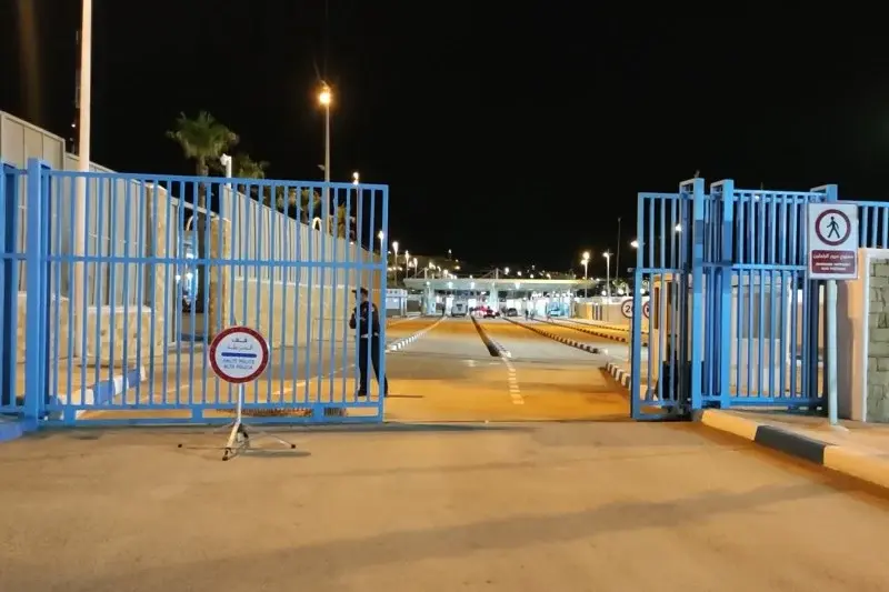 En coordination entre les douanes et la sécurité nationale, déjouer une opération de trafic de drogue au poste frontière de Ceuta