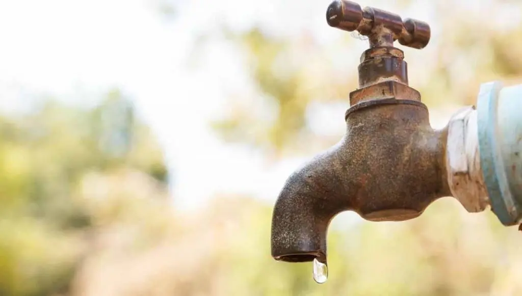 La « mauvaise qualité » de l’eau potable à Casablanca engage Baraka devant le Parlement