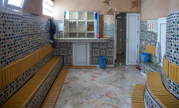 Marrakech : un mari attaque sa femme avec un couteau dans un bain public