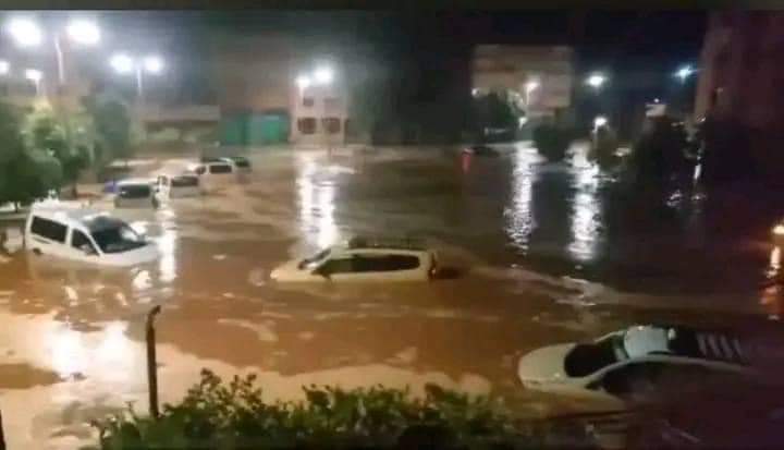 Une nuit blanche à Ouarzazate, Tinghir et Beni Mellal… les inondations inondent les ronds-points et coupent les routes