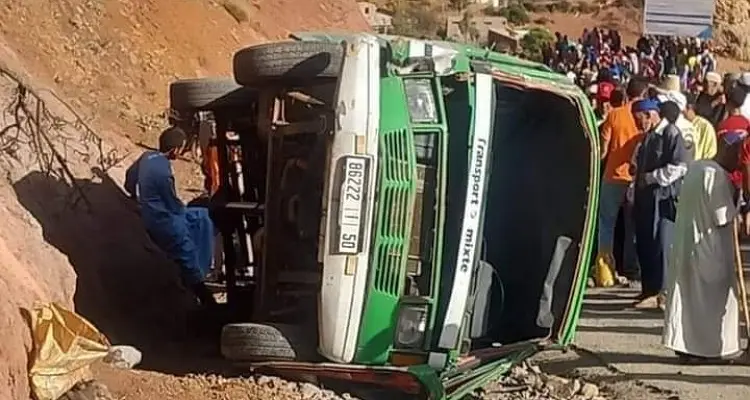 Une personne a été tuée et d’autres ont été blessées suite au renversement d’un double bus dans la région d’Azilal.