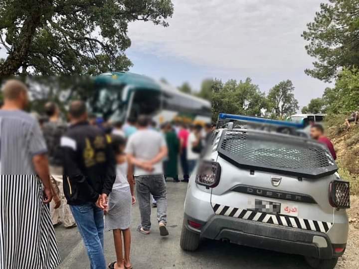 Une voiture est entrée en collision avec un bus transportant des passagers dans la région de Chefchaouen