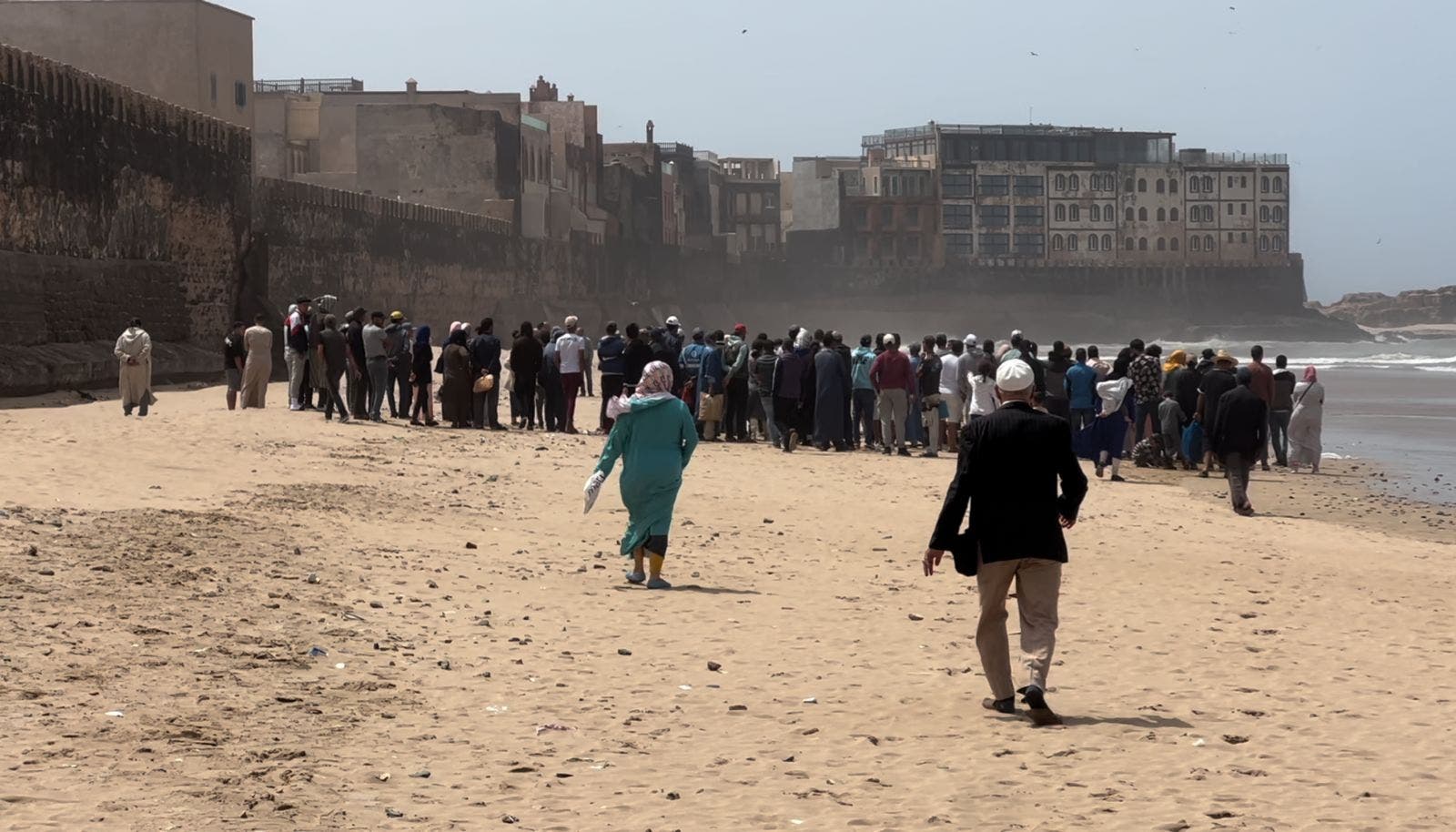 Alerte sécurité sur la plage d’Essaouira.. La mer rejette un corps non identifié + « Photos »