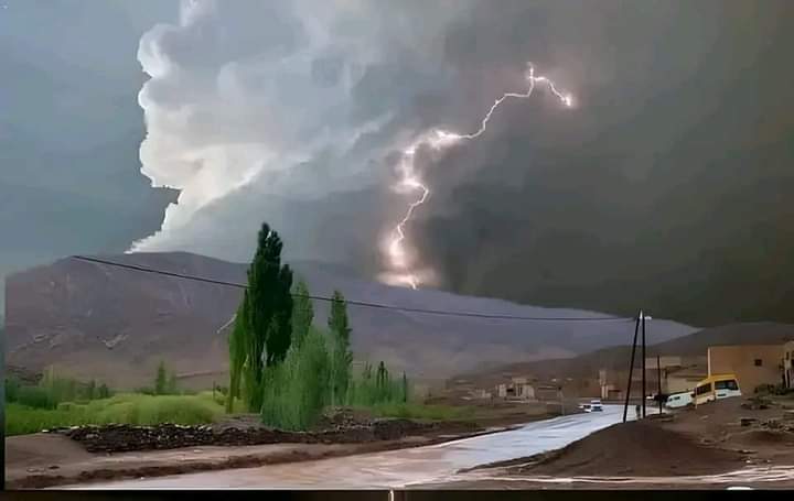 Nuit blanche à Ouarzazate. La pluie inonde les rues et les habitations et cause des dégâts aux cultures « Photos »