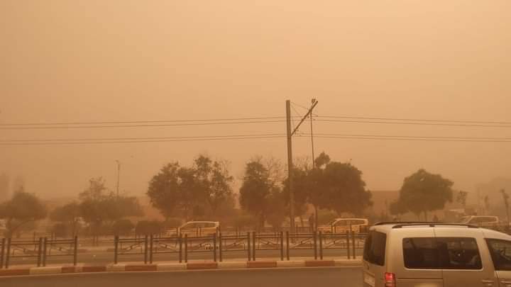 En images : Une tempête de sable balaie la ville de Marrakech et obscurcit la vue