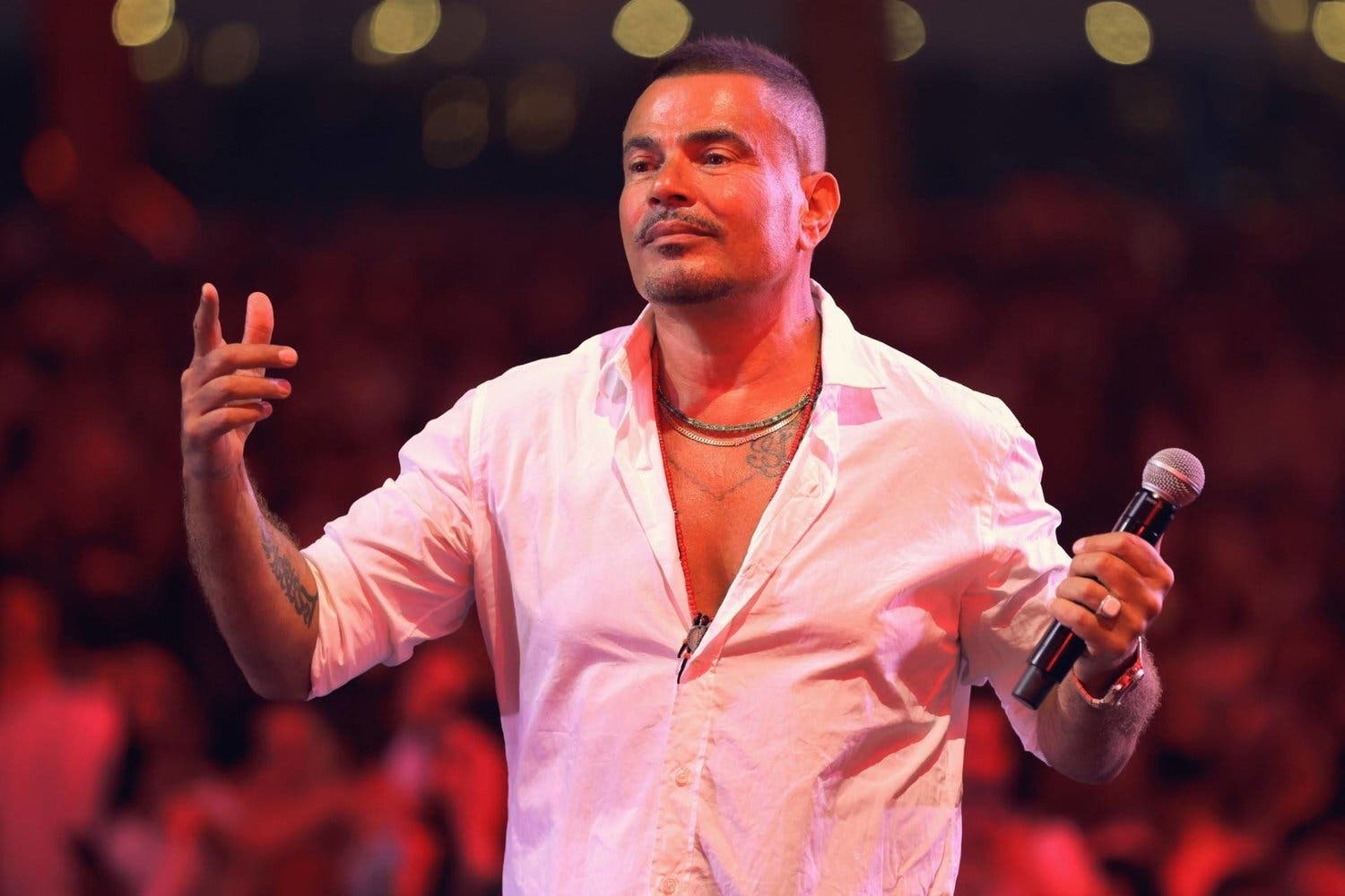 A cause de la « gifle ».. Amr Diab se retire du chant lors des mariages (vidéo)