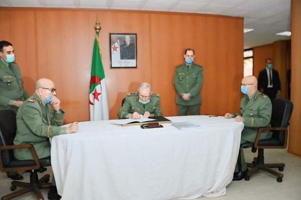 Chaos en Algérie. Cessation des fonctions du général de division Jabbar Muhanna, directeur de la sécurité extérieure.