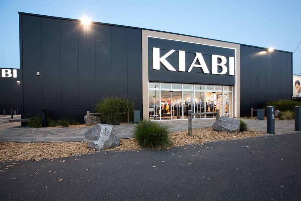 Elle s’oriente vers une vie d’extravagance et de luxe. Un employé de « Kiabi » détourne 100 millions d’euros