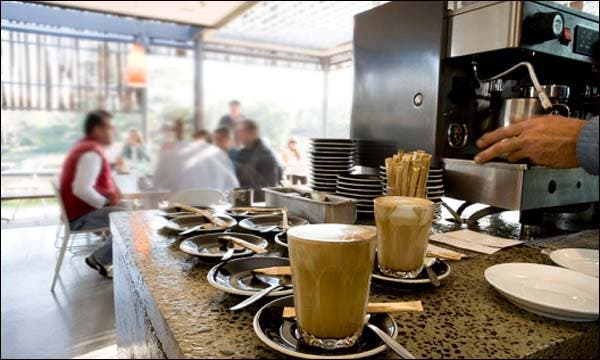 Employés de cafés et de magasins à Nador et Driouch… expulsion arbitraire et absence de couverture santé