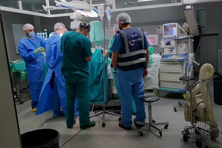 En solidarité avec leurs collègues de Gaza, les médecins marocains manifestent devant le Parlement