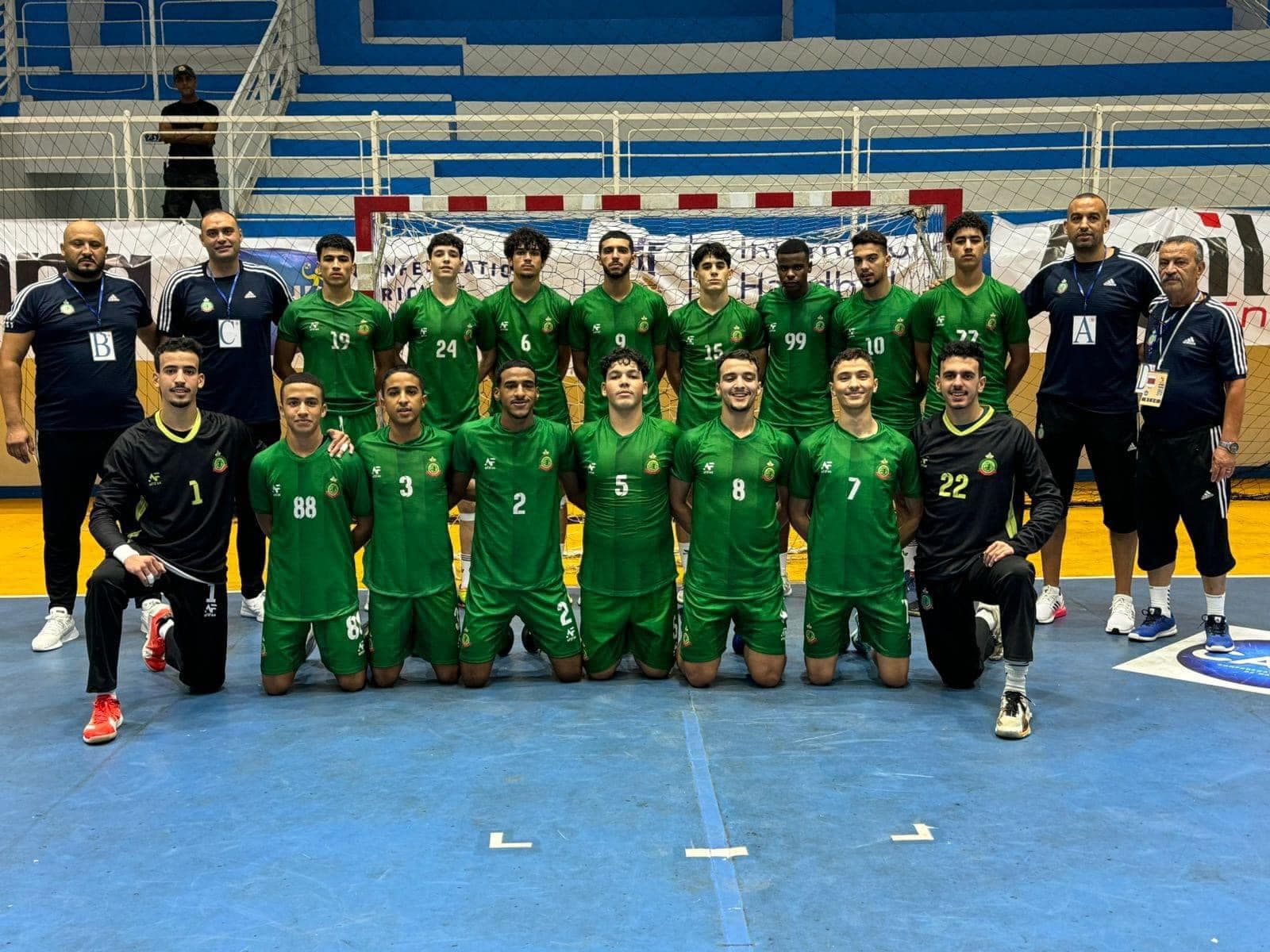 Handball.. L’équipe marocaine masculine bat l’Algérie en quarts de finale de la Coupe d’Afrique et se qualifie pour la « Coupe du Monde »