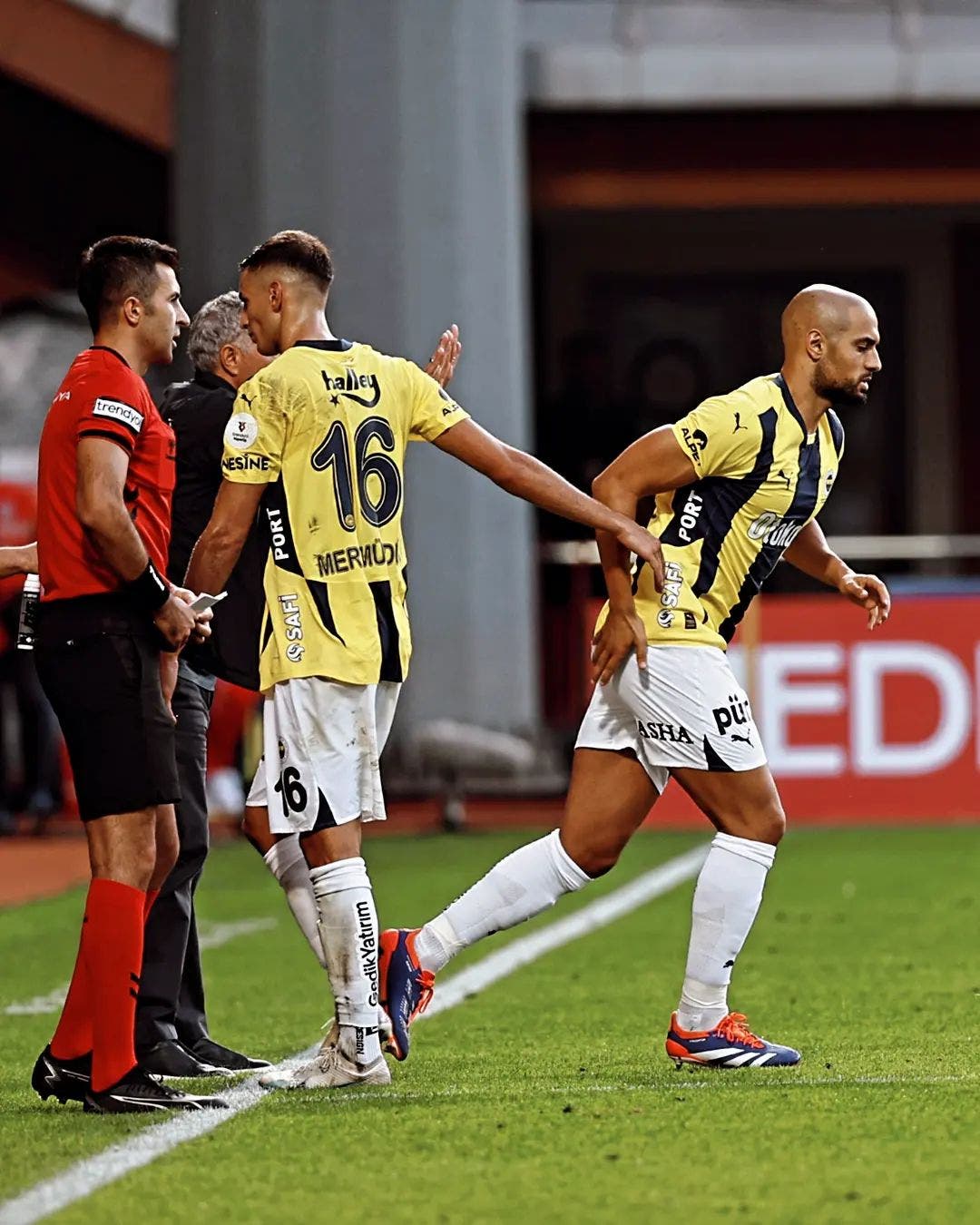 Ils ont joué comme réservistes. Amrabat et Al-Nusairi ont été battus lors du derby d’Istanbul.