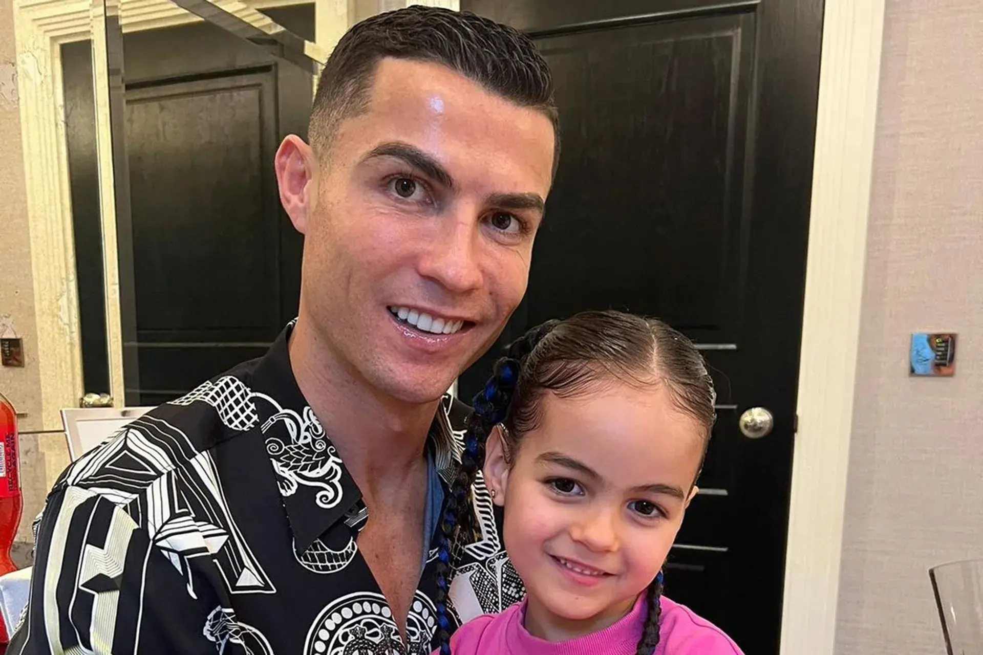 La fille de Ronaldo enflamme les réseaux sociaux (vidéo)