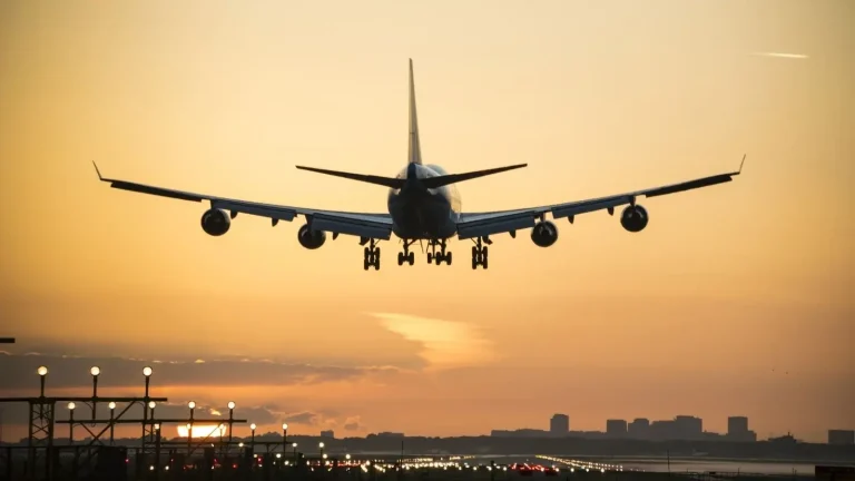 La police oblige un voyageur à payer le carburant de l'avion pour cette raison !