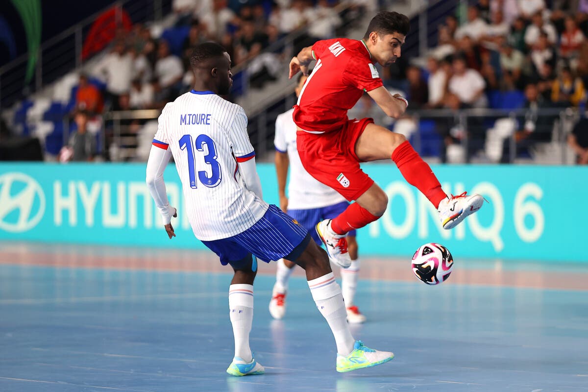 L’entraîneur thaïlandais de futsal accuse la France d’avoir délibérément battu l’Iran pour éviter d’affronter le Maroc (vidéo)