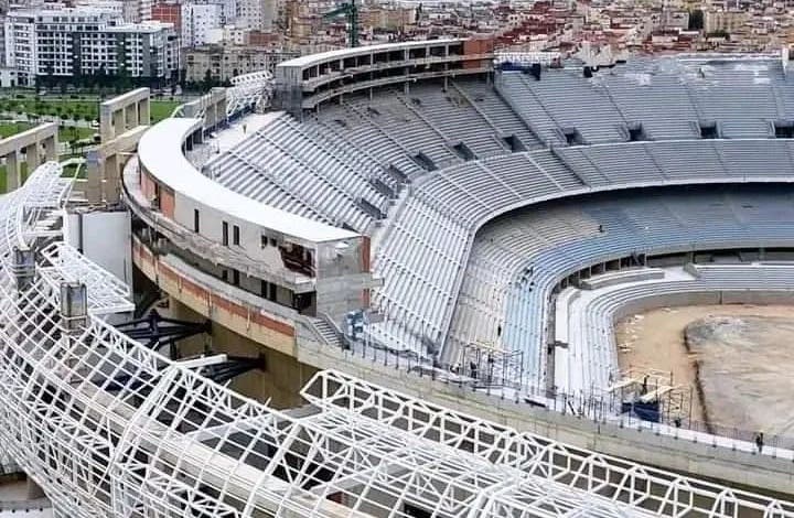 Les travaux du Stade de Tanger se poursuivent et « Sky Box » retarde le processus de couverture des tribunes