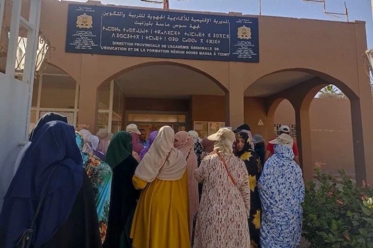 Tiznit : Les mères d'étudiants manifestent contre Benmoussa à cause de la « surpopulation »