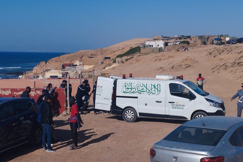 Urgent : L’eau de mer emporte le corps d’un jeune homme sur la plage de Fnideq