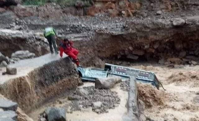 Rashidiya.. Sauver les passagers d’une voiture d’une mort certaine après avoir été emportés par les eaux de Wadi Gharis