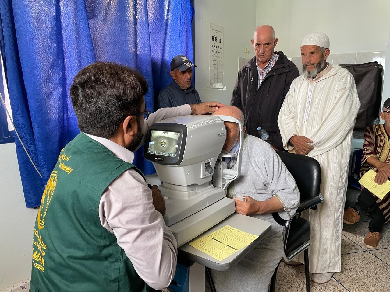 Al Hoceima : Des médecins étrangers mènent une campagne médicale solidaire pour traiter les cataractes qui affectent le cristallin des yeux