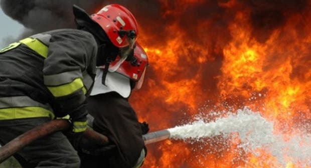 Casablanca : La Protection Civile maîtrise un incendie massif qui a détruit un entrepôt de bois