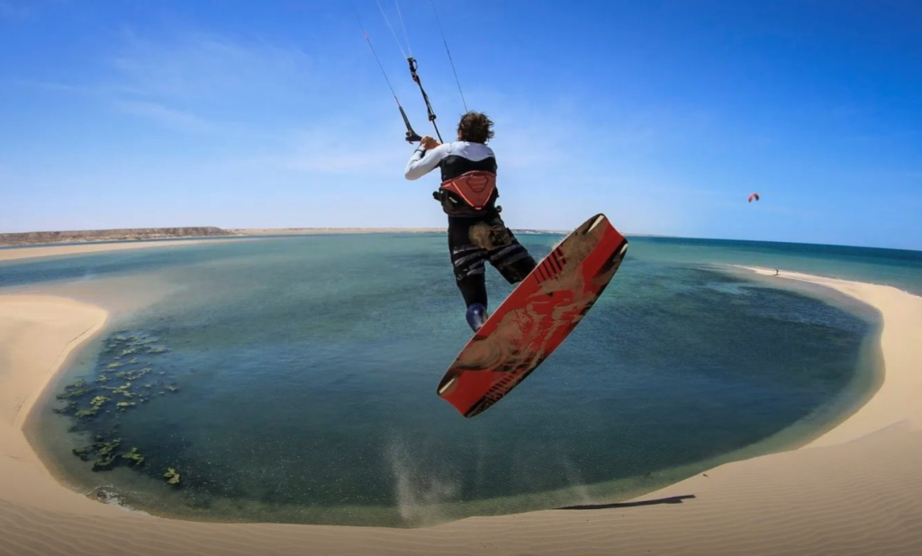 Coupe du Monde de Kite Surf – Dakhla 2024 « Hommes »… « James Carew » remporte le titre