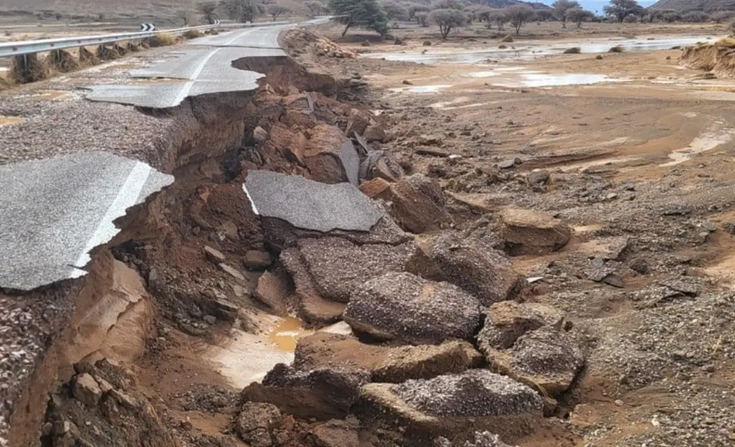 Exige que les ministres des Finances, de l’Intérieur et de l’Equipement soient présents au Parlement pour discuter des dégâts causés par les inondations dans le sud