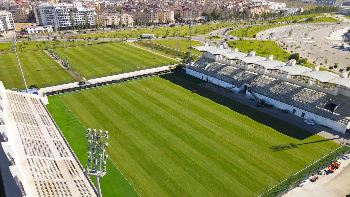 L’IR Tanger peut enfin souffler! Fin des travaux du stade du Village Sportif de Tanger et une commission de la frmf visite ses installations