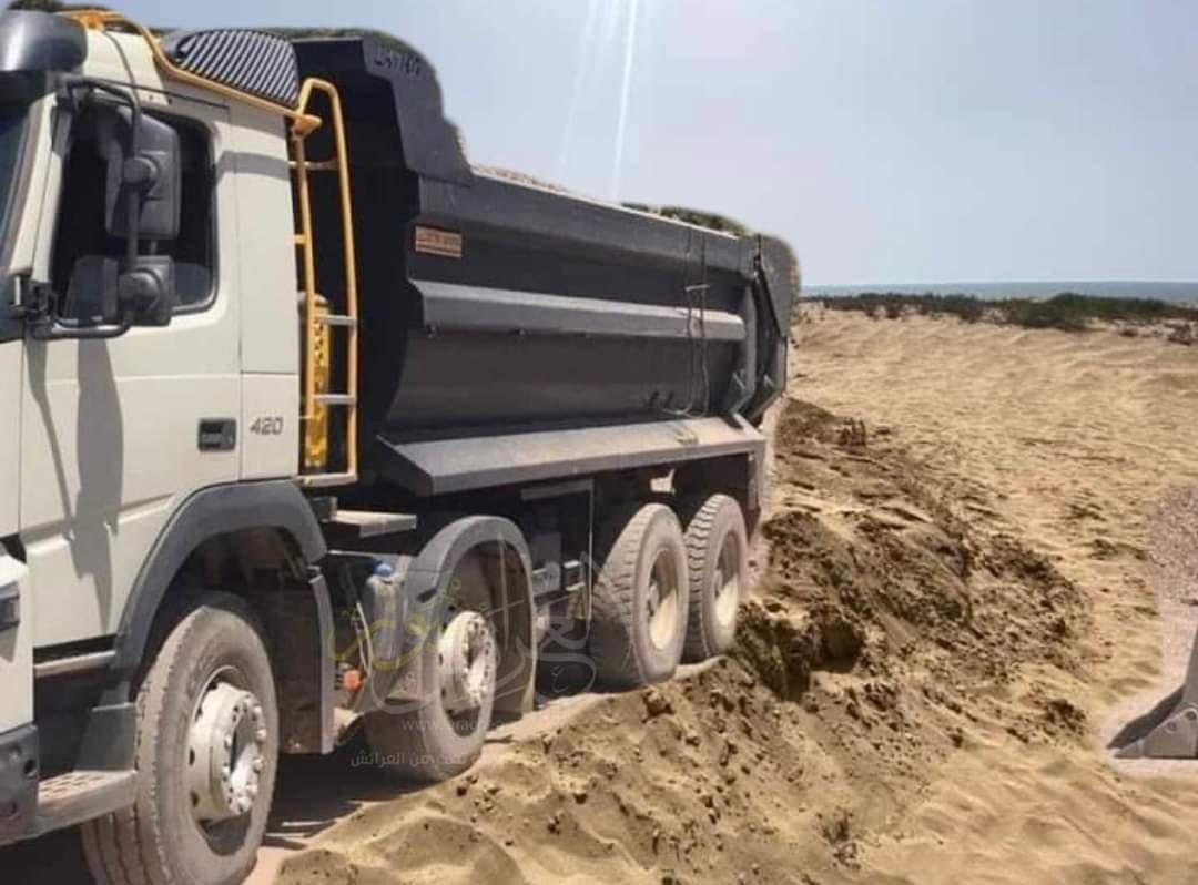 Groupe Ras al-Maa : accusations contre les exploitants de carrières de sable et citoyens se demandant qui les protège