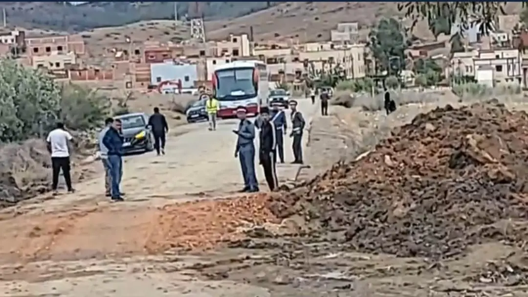 Ifrane.. L’effondrement d’un tronçon de route dû à la pluie révèle les aspérités d’une « route régionale »