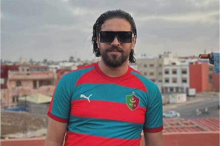 Il est tombé inconscient à l'intérieur du tribunal. Le procès d'Elias Al-Maliki a été reporté