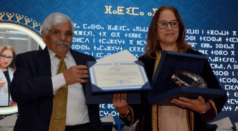 La chercheuse Fatima Aknaw a été couronnée du Prix d'Appréciation de la Culture Amazighe 2023