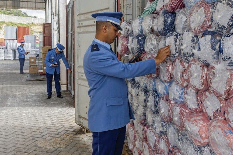 La douane lance une opération de répression contre les magasins de vêtements contrefaits à Agadir