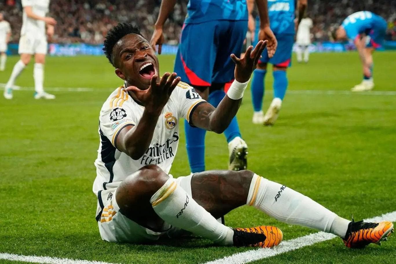 Le hashtag « football raciste » déferle sur les réseaux sociaux en solidarité avec Vinicius Junior