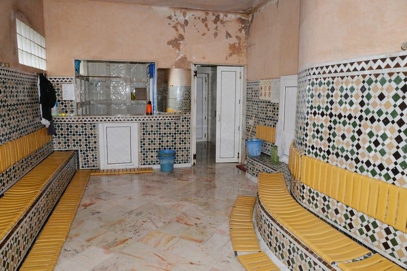 Les autorités suspendent la décision de fermeture des bains dans la région Casablanca-Settat