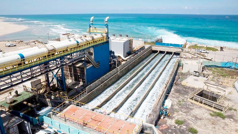 Les travaux de construction de la plus grande usine de dessalement de la banlieue d’Al Bayda se poursuivent à un rythme rapide