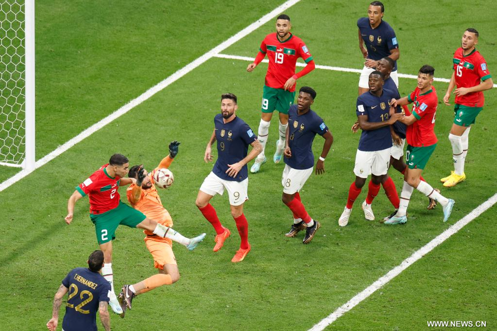 Macron évoque la demi-finale de la Coupe du monde au Qatar et fait l’éloge des joueurs marocains des clubs français